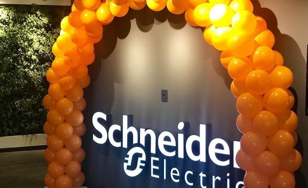 A Schneider Electric ficou laranja #PinteOMundoDeLaranja